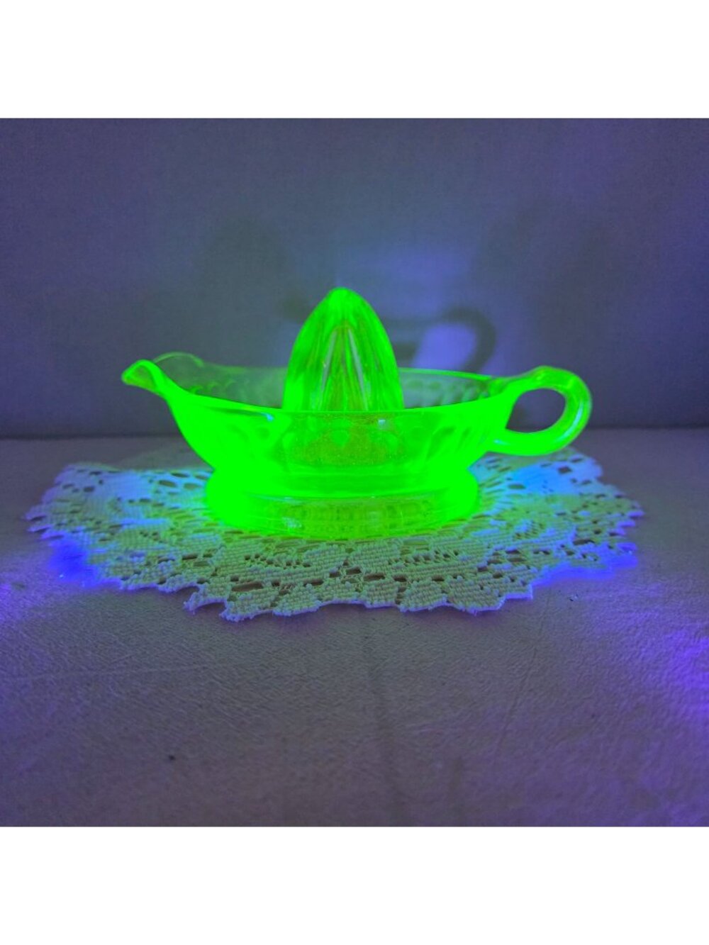 Vintage Uranium Glass Citrus Juicer Reamer Depression Glass Sunflower Style Glow